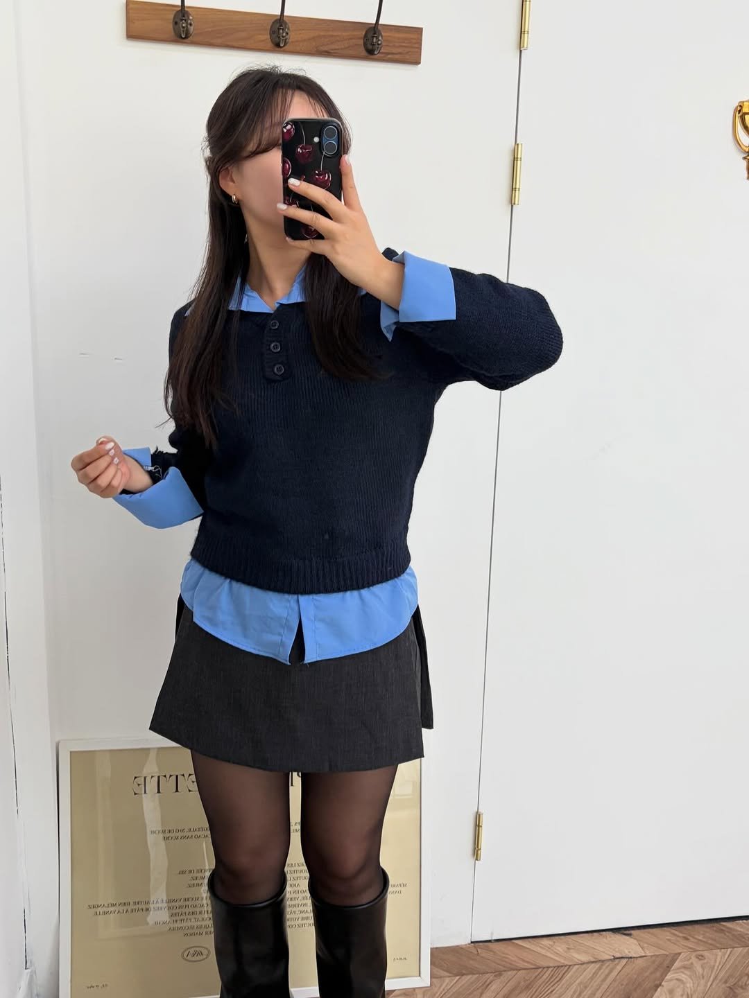 Photo by 어글리디어 l 스트레이트체형커버👖부츠컷데님, 노보정맛집 on November 30, 2025. May be an image of miniskirt, dress and text.