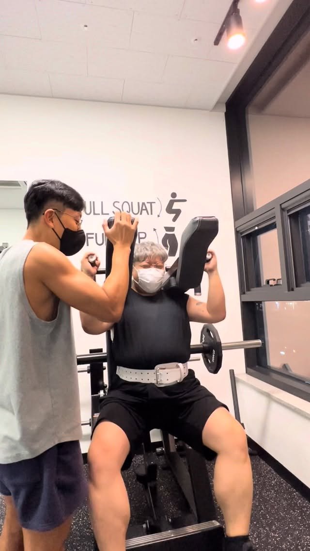 uhbee_rurucheche 게시물 이미지: 110kg시절 어비의 운동! @mj__0818 
ㅋㅋㅋ 힘들어 죽는 줄 알았던 그 시절 ㅋㅋㅋㅋ