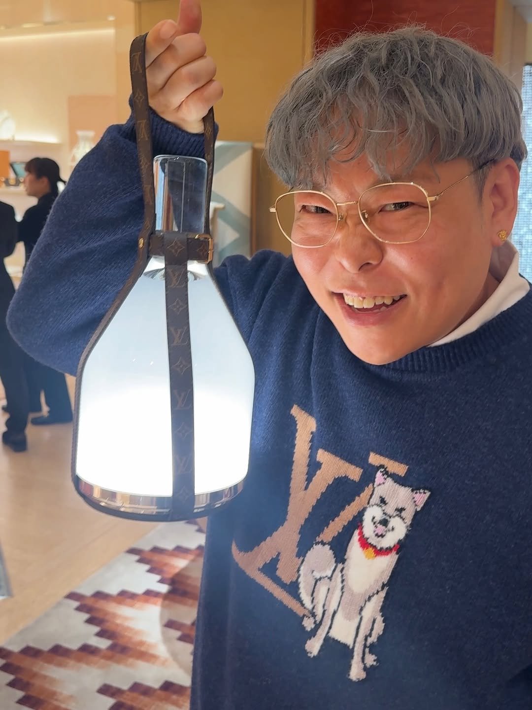 Photo by 어비 on December 26, 2025. May be an image of duffle coat, jug, lamp shade, lantern and text.