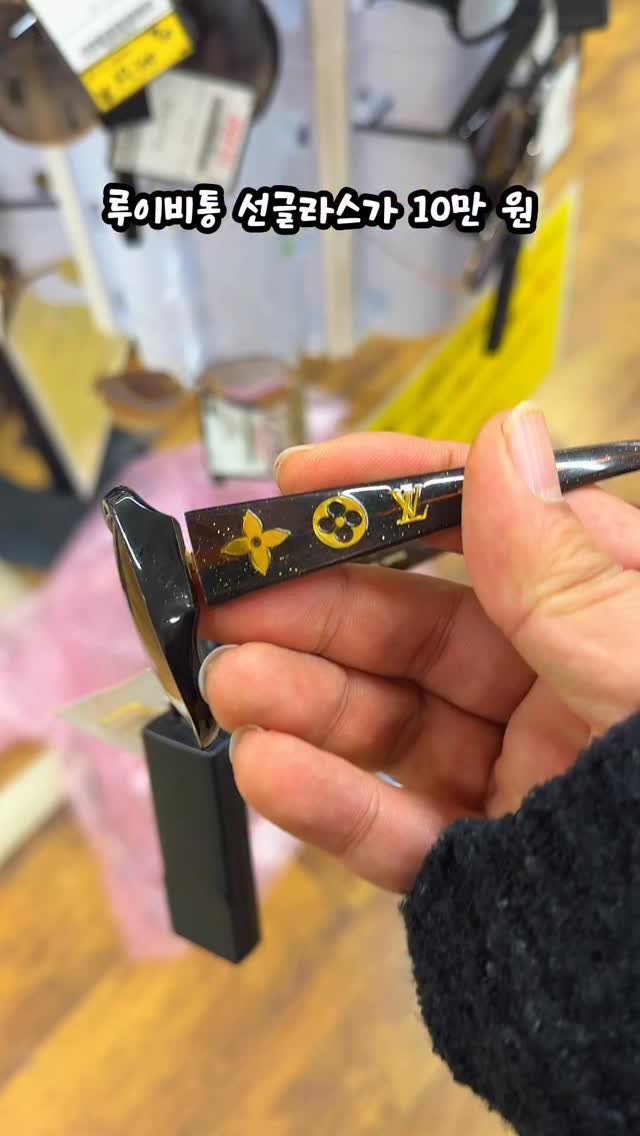 uhbee_rurucheche 게시물 이미지: 루이비통 10만원! 하나 가져가시죠!!
루이비통 선글라스가 10만원?
일등석...