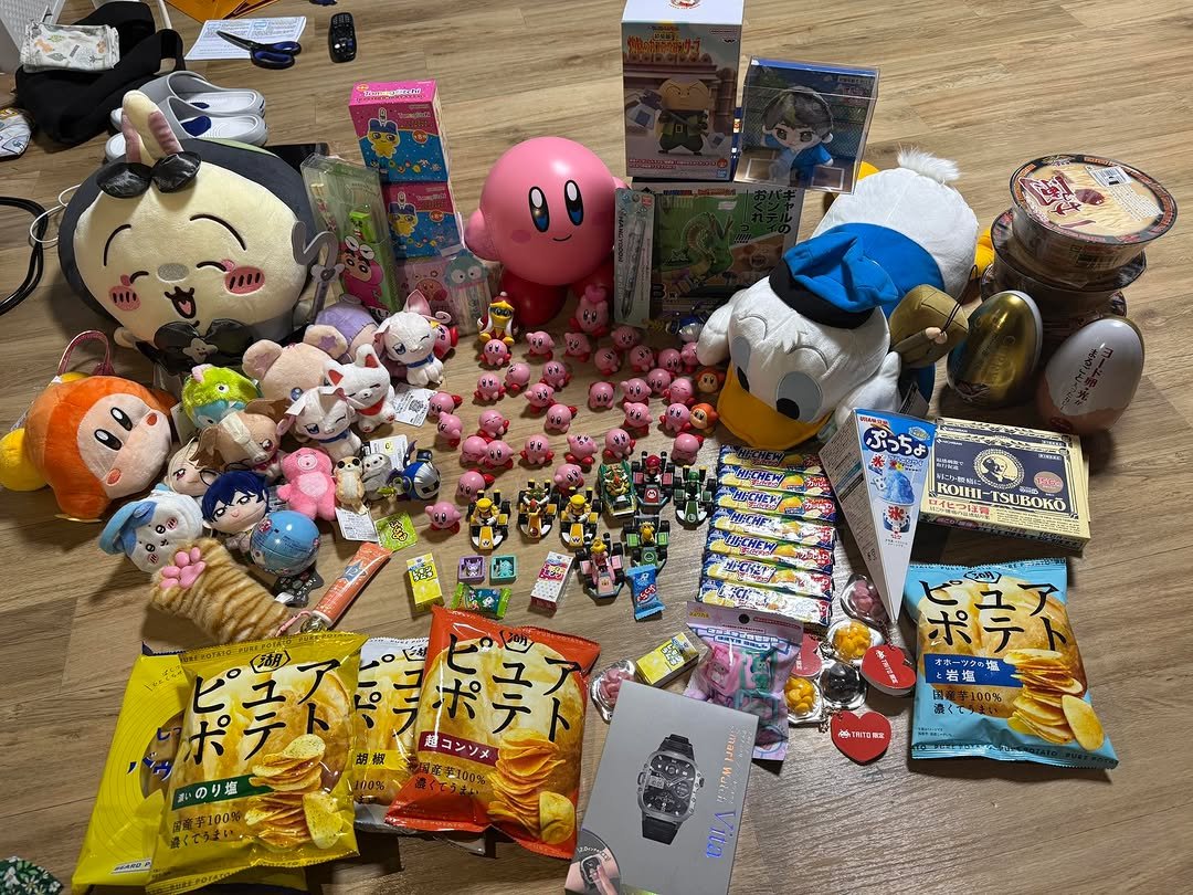 Photo by 어비 on November 08, 2025. May be an image of toy, candy and text.