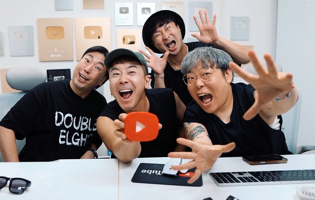 Photo by 어비 on August 27, 2025. May be an image of 4 people and text.