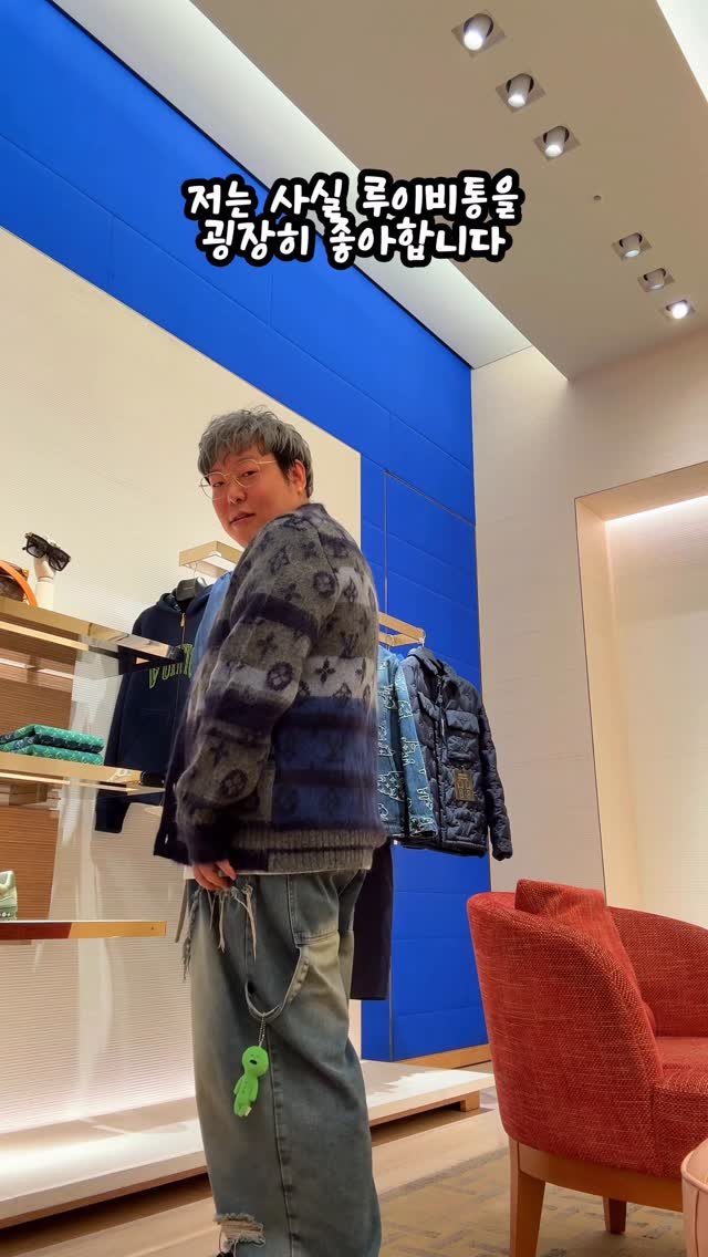 uhbee_rurucheche 게시물 이미지: 루이비통 진짜로 사는 곳은 말이죠.
저는 루이비통을 진짜 좋아해요.

그래서 예전에...