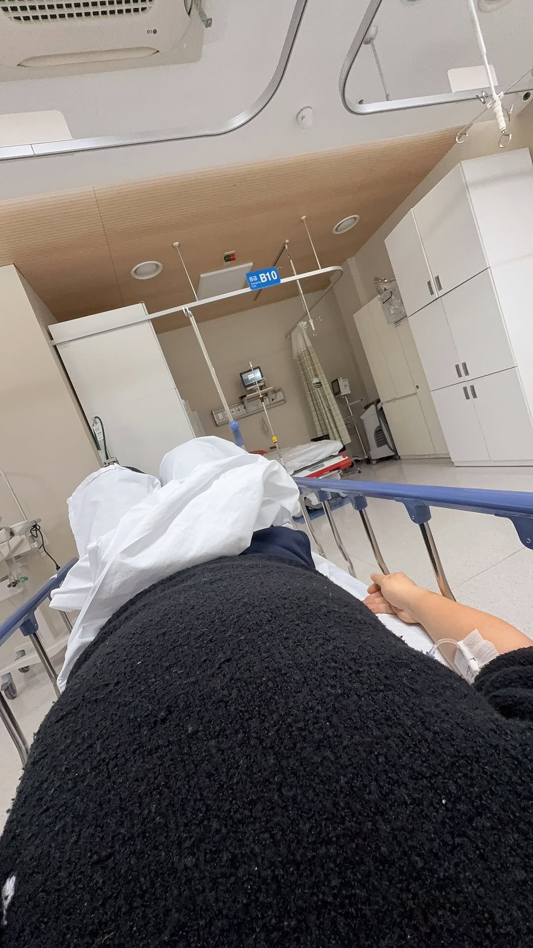 Photo by 어비 on December 24, 2025. May be an image of hospital and text.