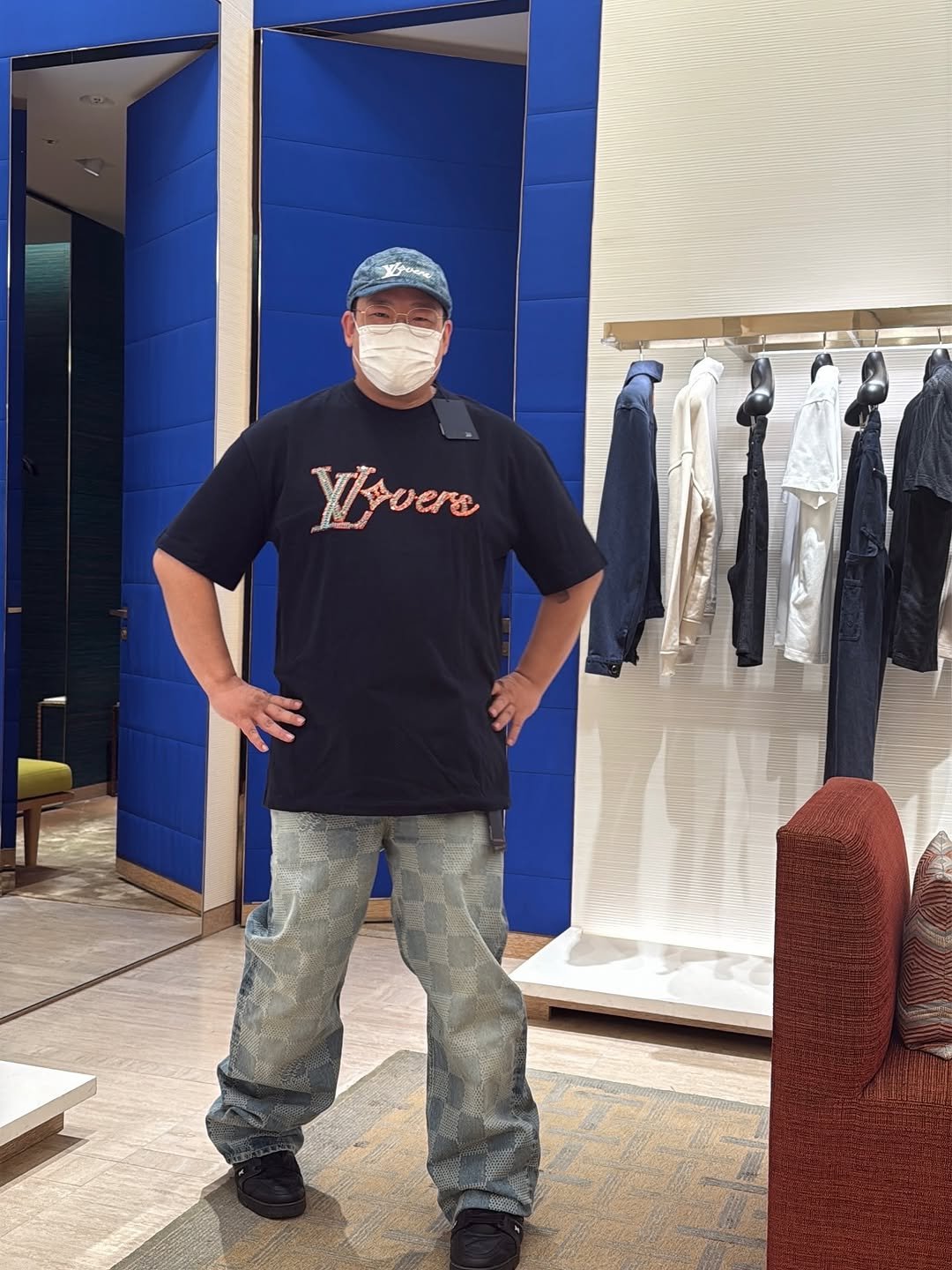 Photo by 어비 on June 25, 2025. May be an image of 1 person, standing, hat and text.