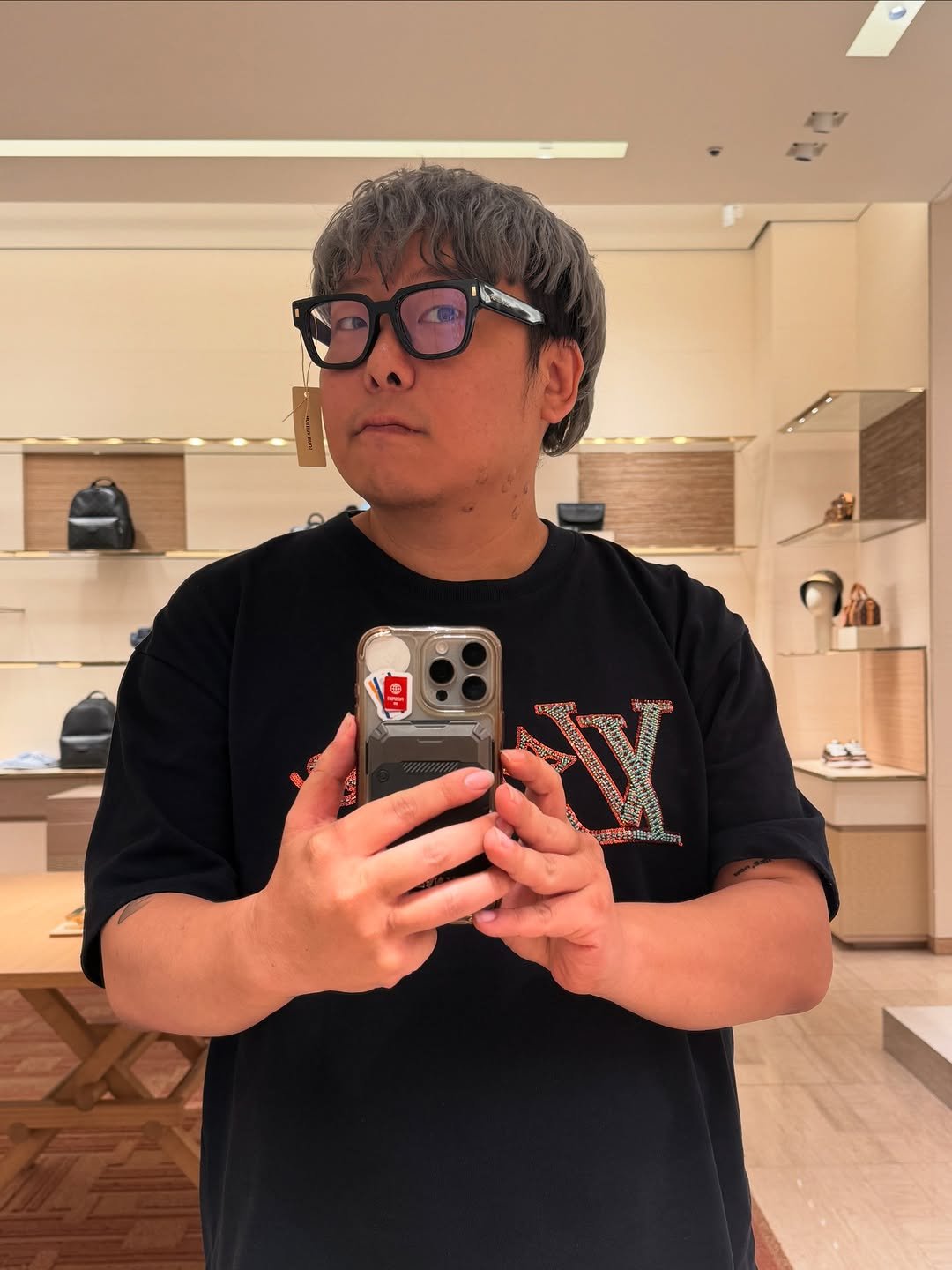 Photo by 어비 on August 02, 2025. May be a selfie of 1 person, phone, eyeglasses, mirror and text.