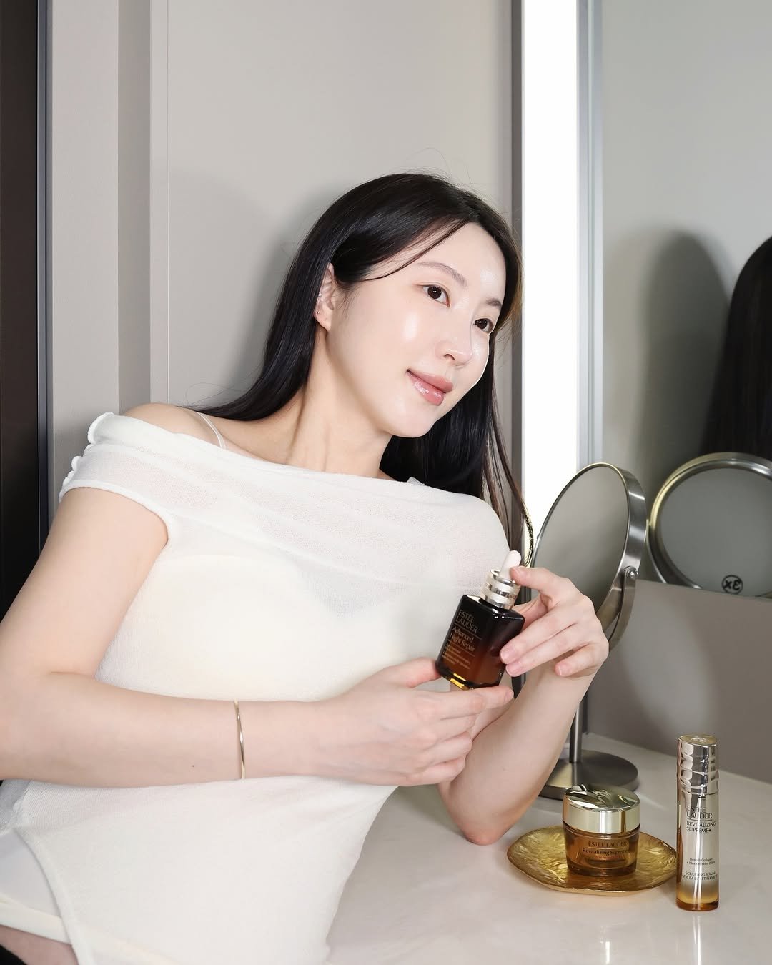 uhwa_beauty 게시물 이미지: #광고 @esteelauderkr
요즘 제 나이트 루틴은 이 조합🤍 갈색병세럼 →...