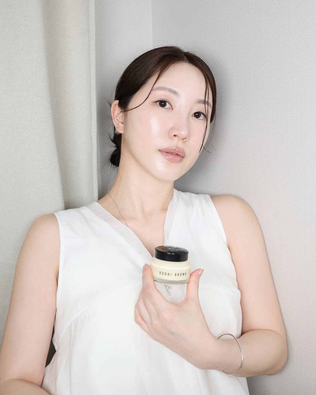 uhwa_beauty 게시물 이미지: 광고) 메이크업 잘 먹는 피부 표현의 비밀..💛

요즘은 먹는 비타민만큼 바르는...