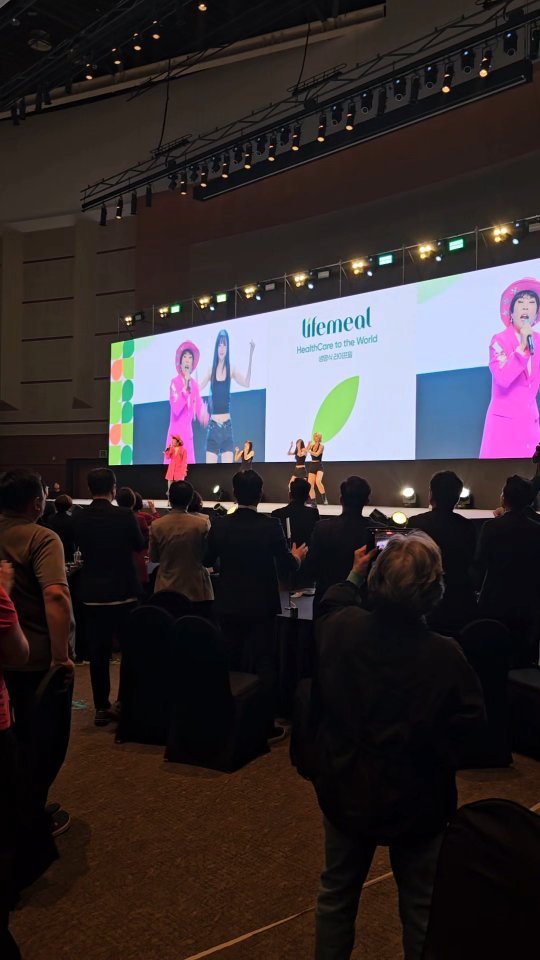 ulumma2012 게시물 이미지: 행사의 여왕 조혜련!!
이번엔 제주도에서 너무도 신나는 무대~♡♡
다들 너무 좋아해...