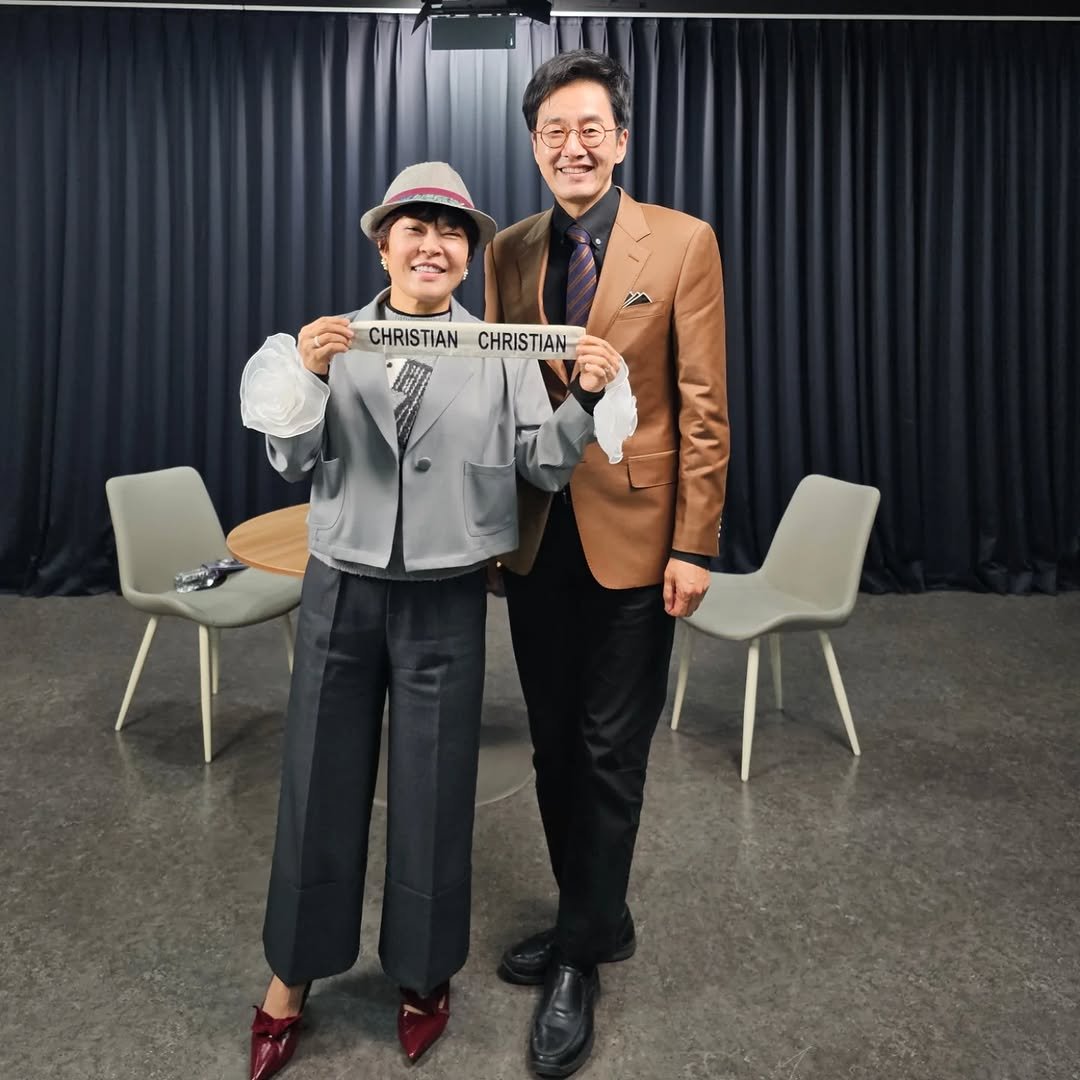 Photo by 조혜련 on November 14, 2025. May be an image of suit, dinner jacket, blazer and text that says 'CHRISTIAN CHRISTIANCHRISTIAN CHRISTIAN Vot'.