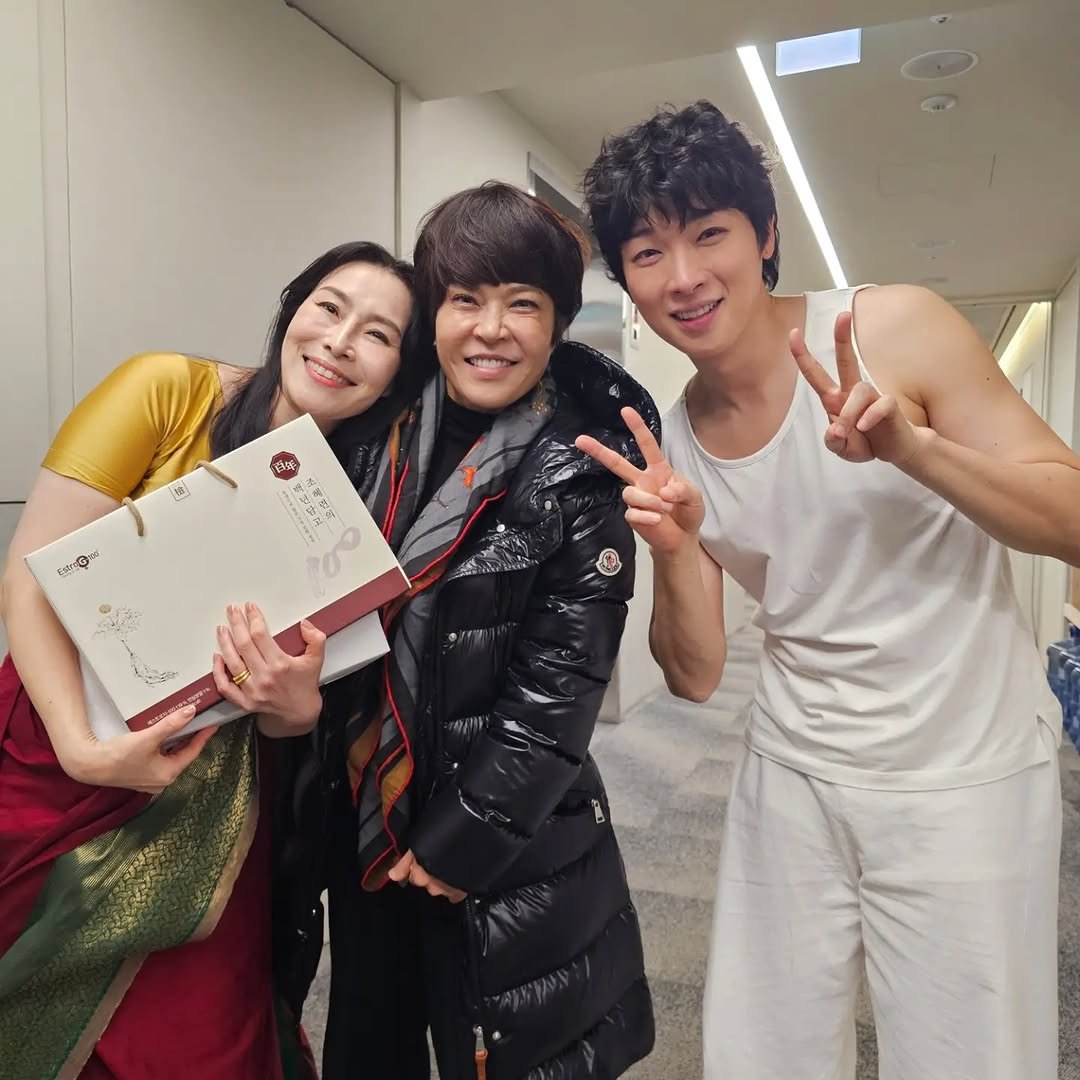 Photo shared by 조혜련 on December 23, 2025 tagging @p_k_h_, and @jua4150. May be an image of one or more people, bangs and text.