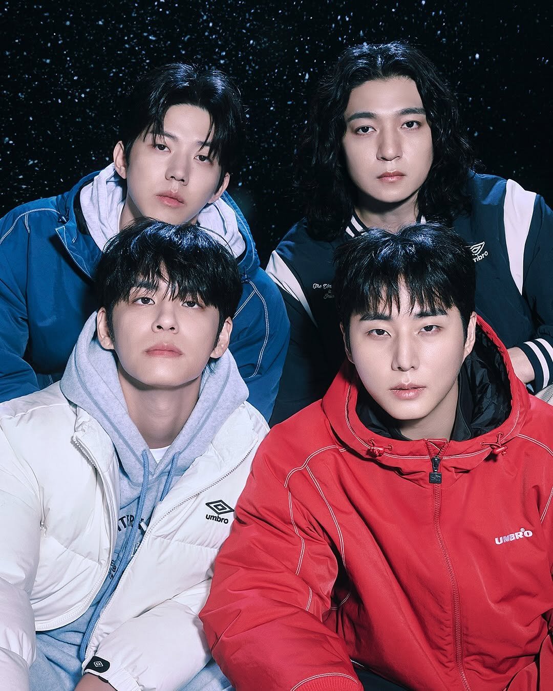 Photo shared by 엄브로 코리아 on October 19, 2025 tagging @day6kilogram. May be an image of ‎one or more people, bangs and ‎text that says '‎ፓሞሎ 0 moro umbro UNBRO UNBRO تى‎'‎‎.