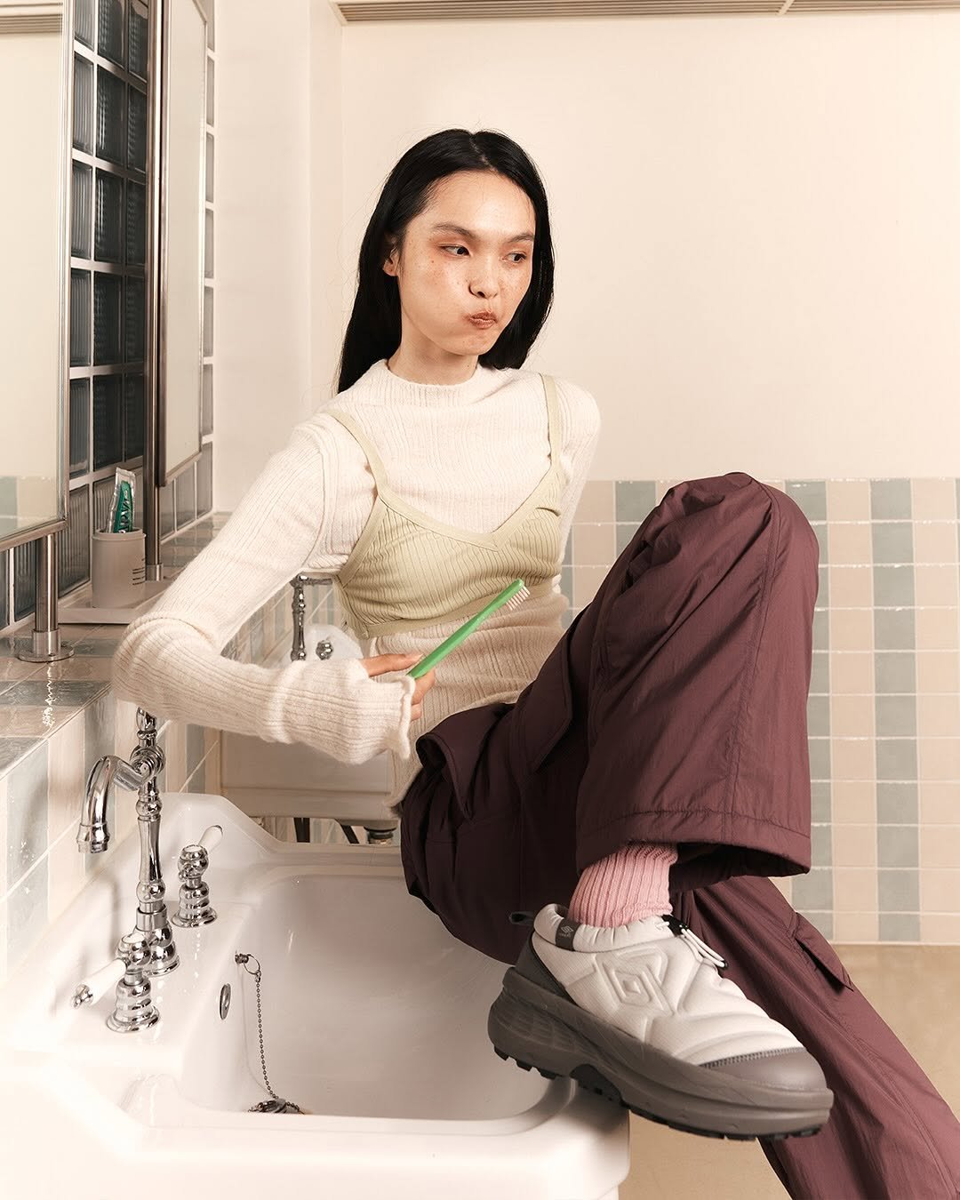 Photo by 엄브로 코리아 on November 19, 2025. May be an image of one or more people, makeup, sweater, turtleneck and text.