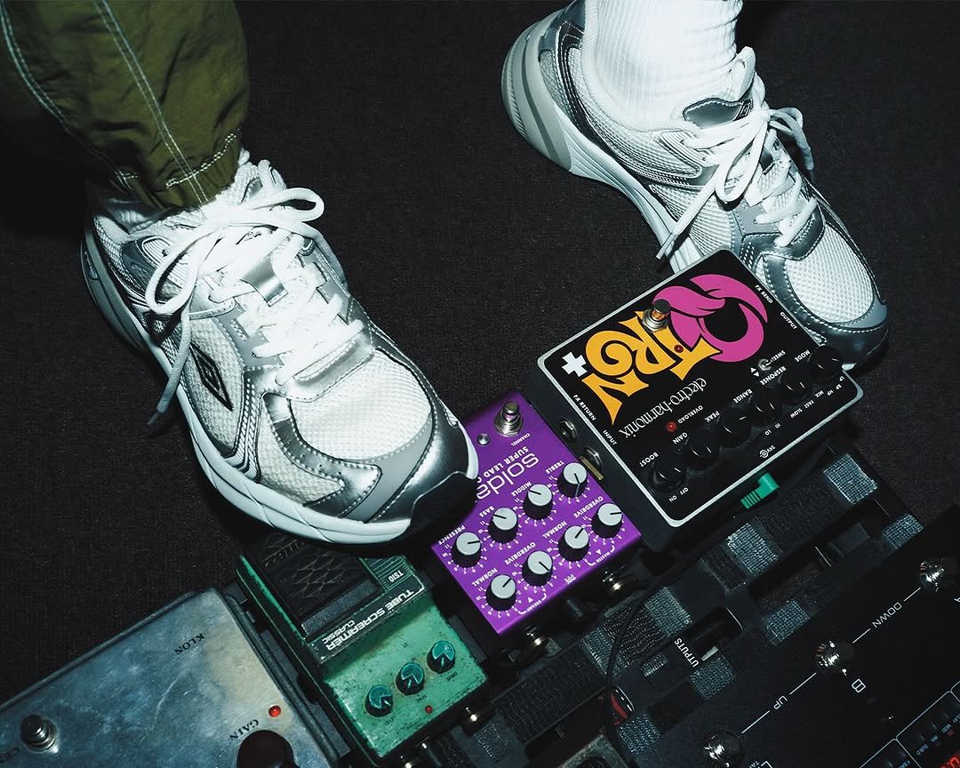 Photo by 엄브로 코리아 on August 12, 2025. May be an image of sneakers and text.