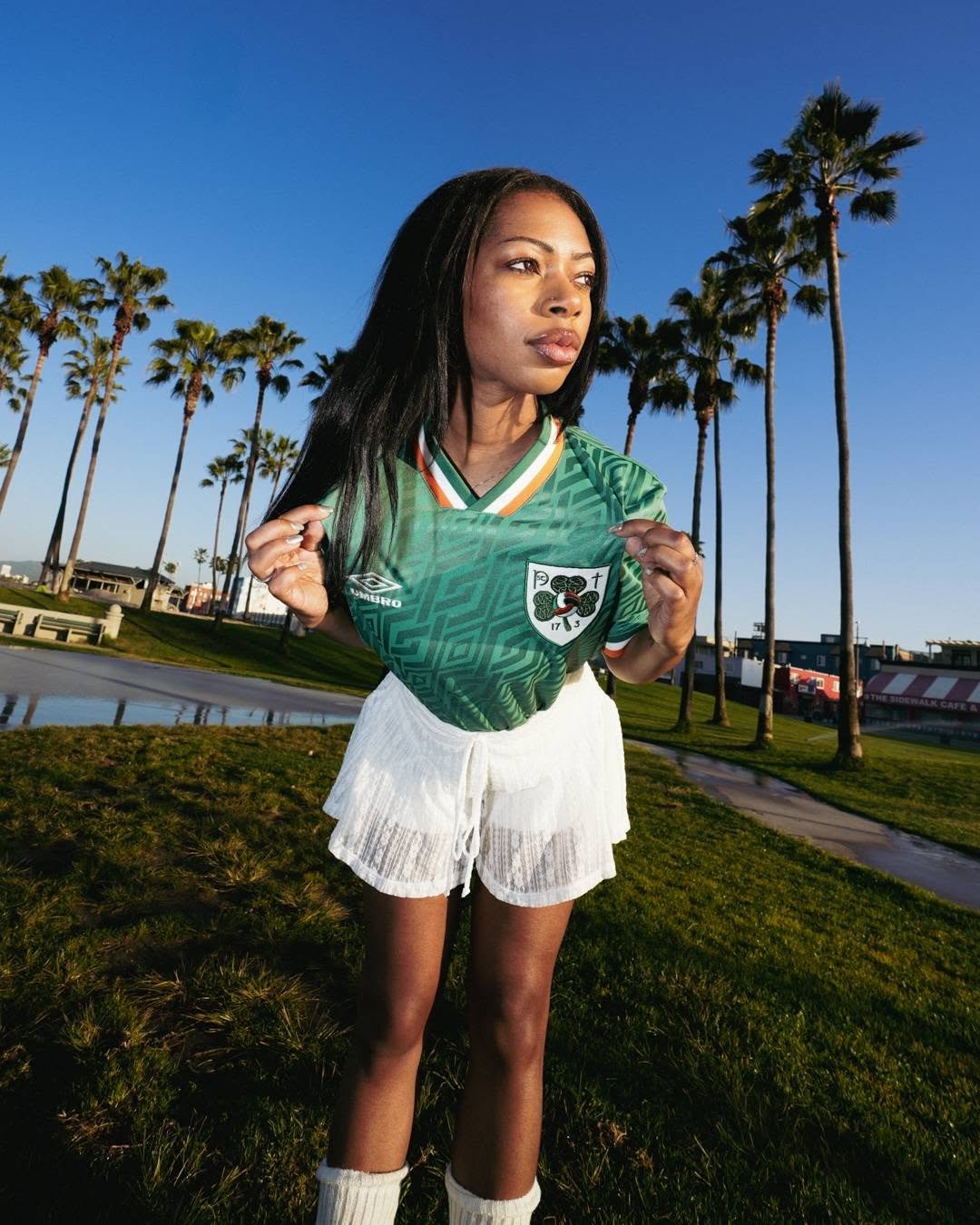 Photo by 엄브로 코리아 on February 27, 2026. May be an image of child, miniskirt, outdoors, palm trees and text.