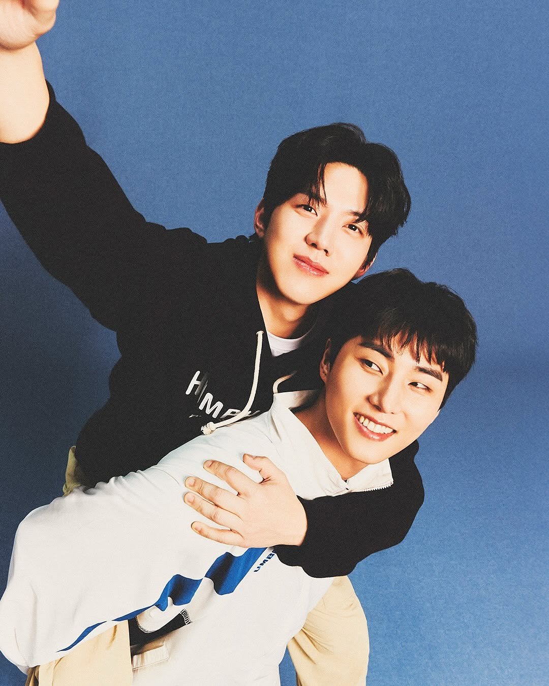 Photo shared by 엄브로 코리아 on September 30, 2025 tagging @day6kilogram. May be an image of one or more people, bangs and text.