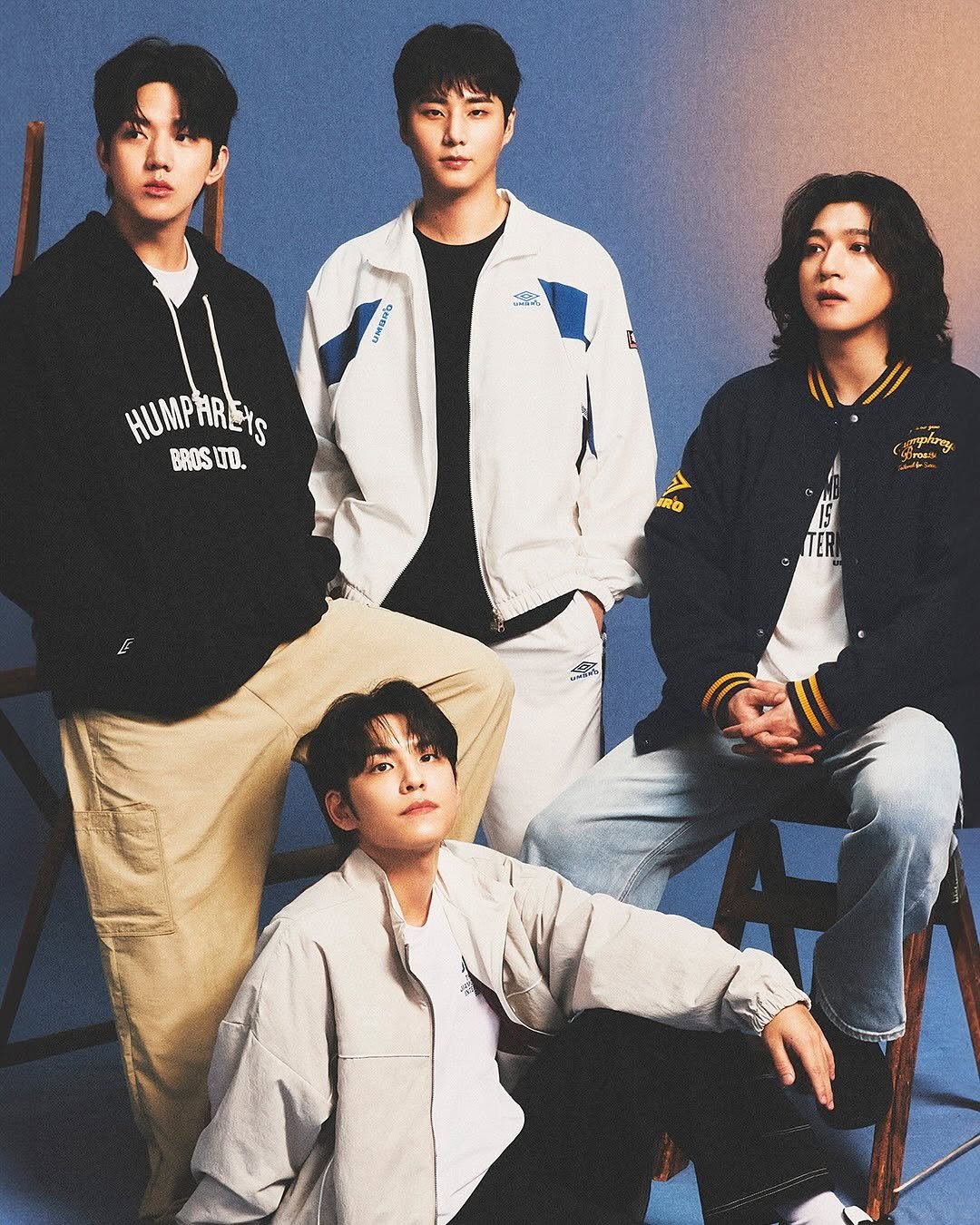 Photo by 엄브로 코리아 on September 28, 2025. May be an image of one or more people, bangs, musical instrument, poster and text.