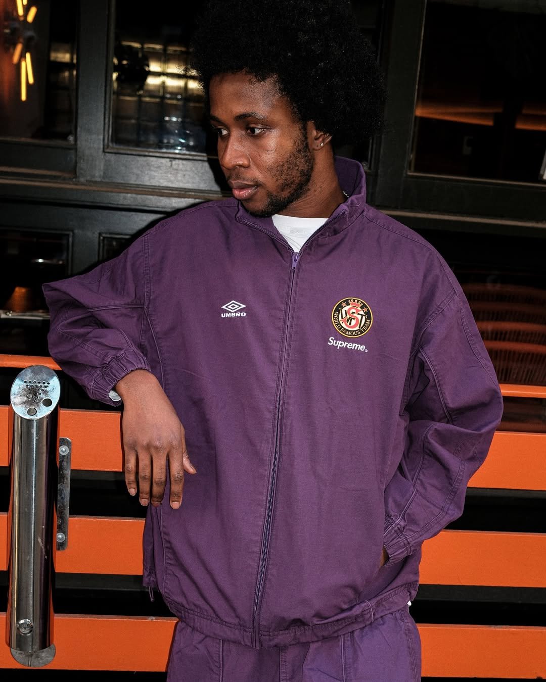 Photo by 엄브로 코리아 on February 26, 2026. May be an image of sweatpants, parka, sweatsuit, sportswear and text that says 'A UMORO S Supr Supreme. eme.'.