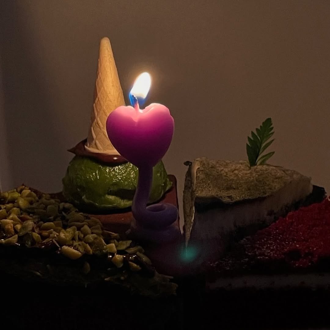 Photo shared by 이은 on August 12, 2025 tagging @umlicht. May be an image of chiffon cake, candle, chocolate cake, chocolate mousse and text.