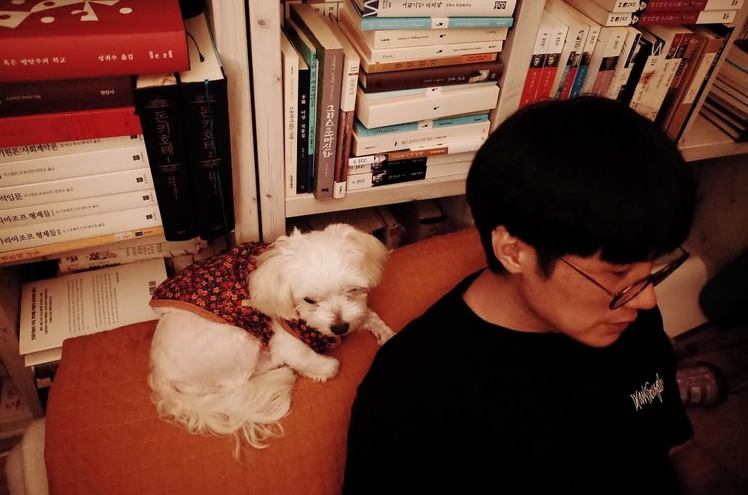 Photo by 리히트 책방 on April 04, 2025.