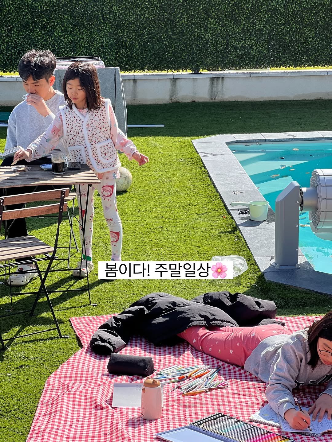 Photo by 최은아 on February 24, 2026. May be an image of one or more people, picnic and text.