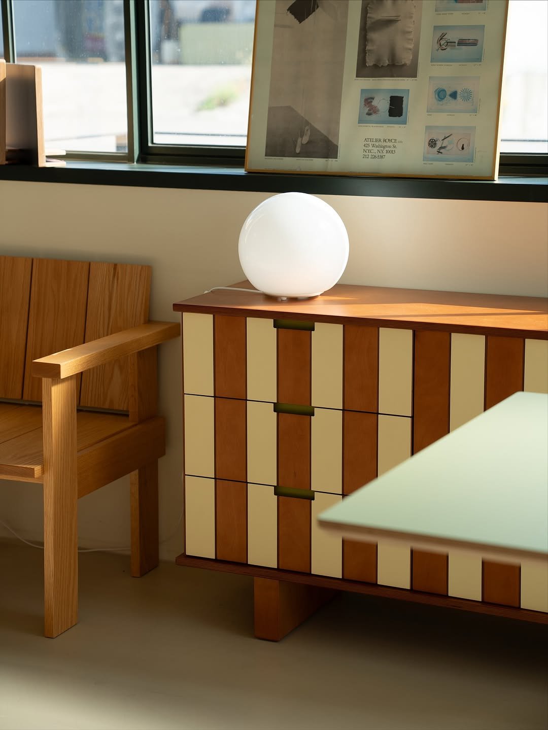 Photo shared by 언커먼하우스 UNCOMMON HOUSE on September 19, 2025 tagging @uncommonhouse. May be an image of table, lighting, armchair, lamp, lamp shade, desk, bureau and text.