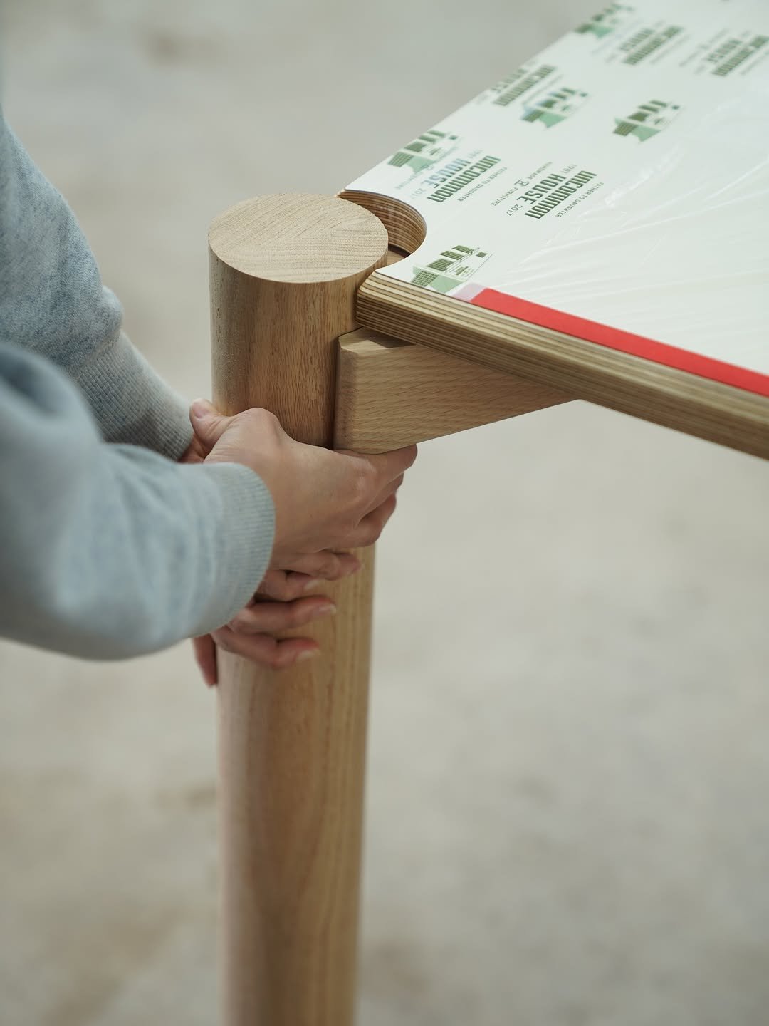 Photo shared by 언커먼하우스 UNCOMMON HOUSE on November 08, 2025 tagging @uncommonhouse. May be an image of mallet, rack, woodwork and text.