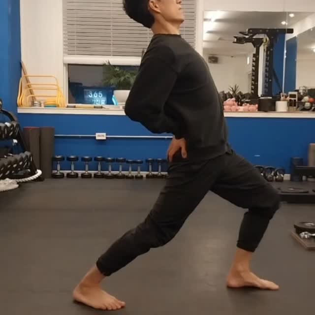 undong_coach 게시물 이미지: 러너들이 하면 안되는 3가지 스트레칭.
.

1.다리찢기
- 러닝은 다리를 앞뒤로...