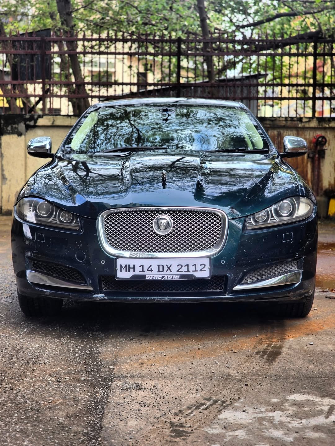 Photo by unicauto on November 01, 2025. May be an image of sedan, roadster, wheel and text.