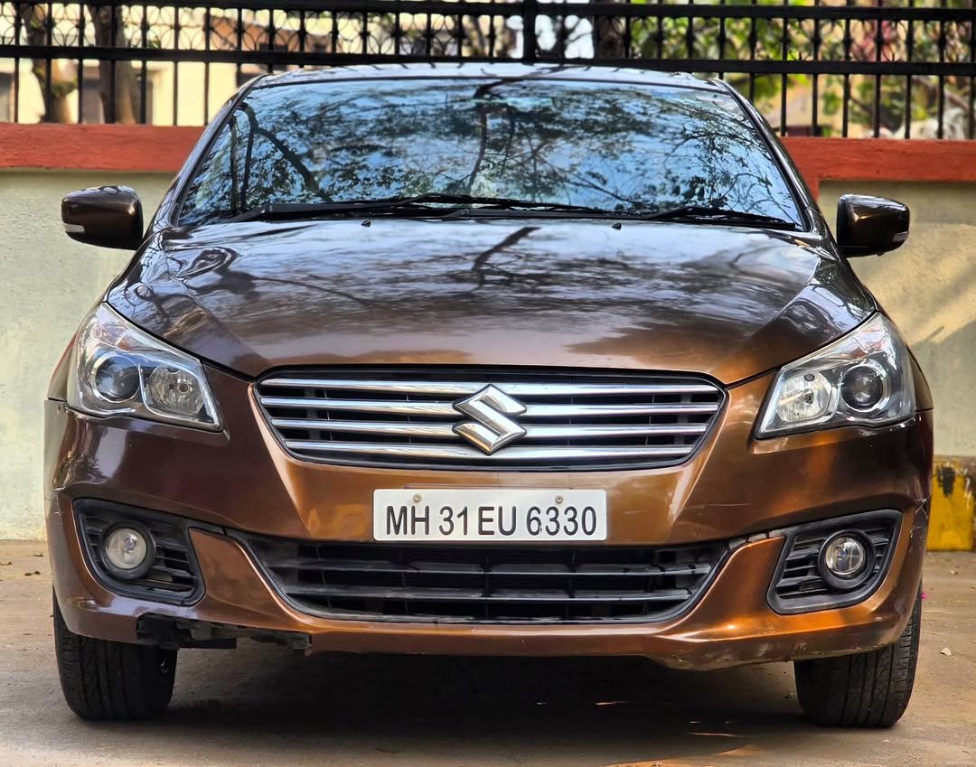 Photo by unicauto on December 05, 2025. May be an image of windshield, sedan and text that says 'ΜΗ 31 M316 316330 31EU EU 6330'.