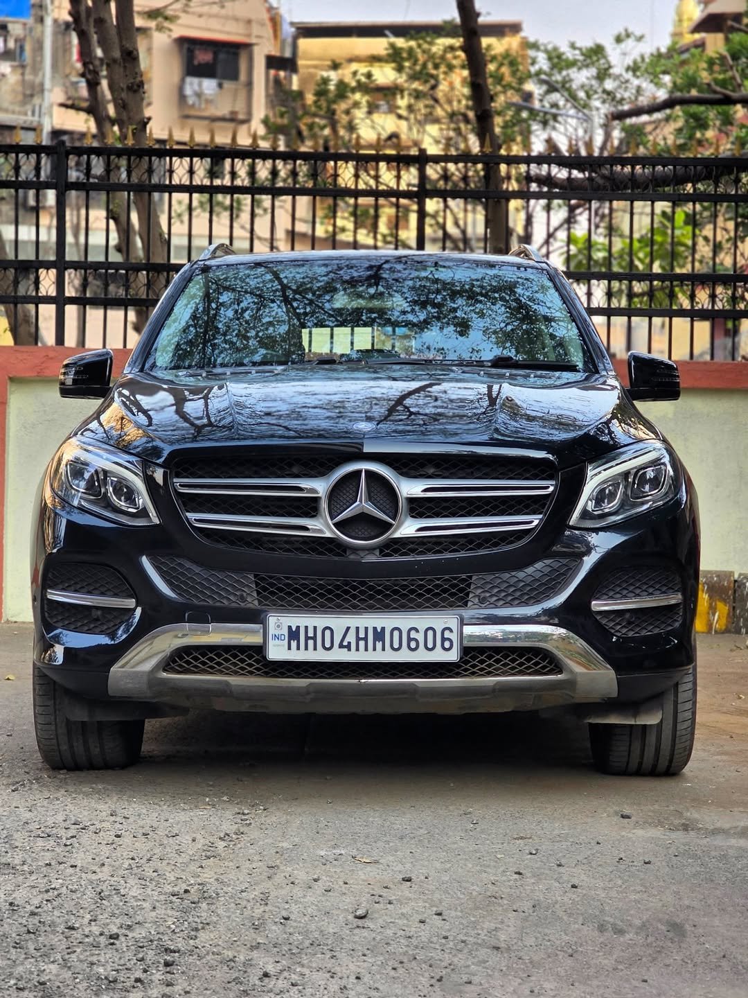 Photo by unicauto on December 16, 2025. May be an image of wheel, sedan and text.