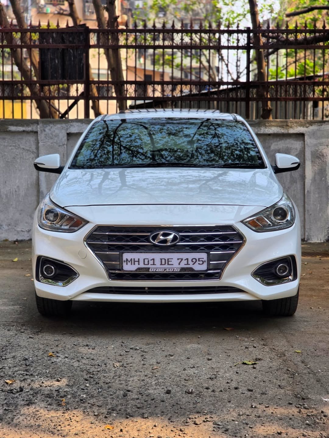 Photo by unicauto on November 12, 2025. May be an image of windshield, sedan, wheel and text.