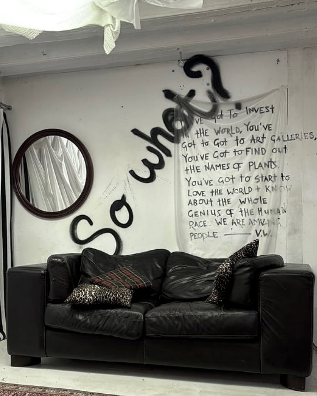 Photo by 뉴미 on February 23, 2026. May be an image of sofa, mirror, chaise lounge and text that says 'VE To INVEST 6 G아 to Got to ARt CALLERIES, tHE WORLD, Υσμ'νε YoU'vE Got to FIND out tHE NAMES oF PLANTS You've aot Τσ STARt to LOVE tHE WORLD KNOW ABOUT tHE WHOLE GENIUS oF tHE HuTA RACE WE ARE AMAI PEOPLE V.W'.