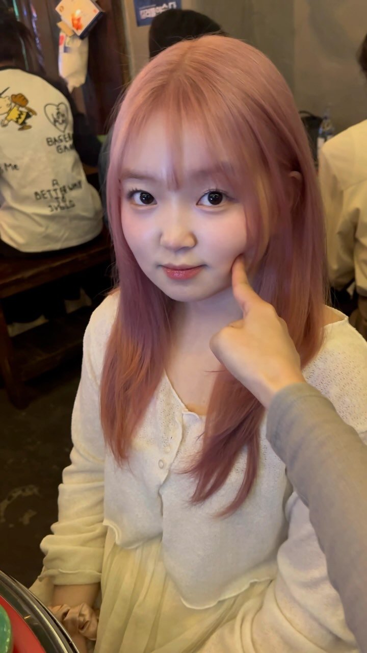 unis_xx 게시물 이미지: 카메라 키면 바로 이쁜 척하기 고수