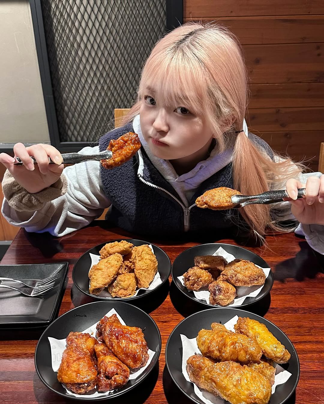 Photo shared by 김윤희 on March 31, 2025 tagging @kyochon_official.