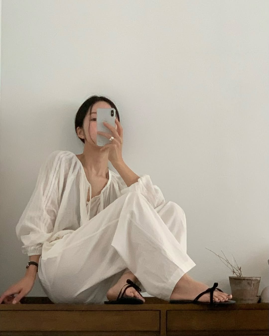 unm_2 게시물 이미지: 올 화이트 러버의 여름