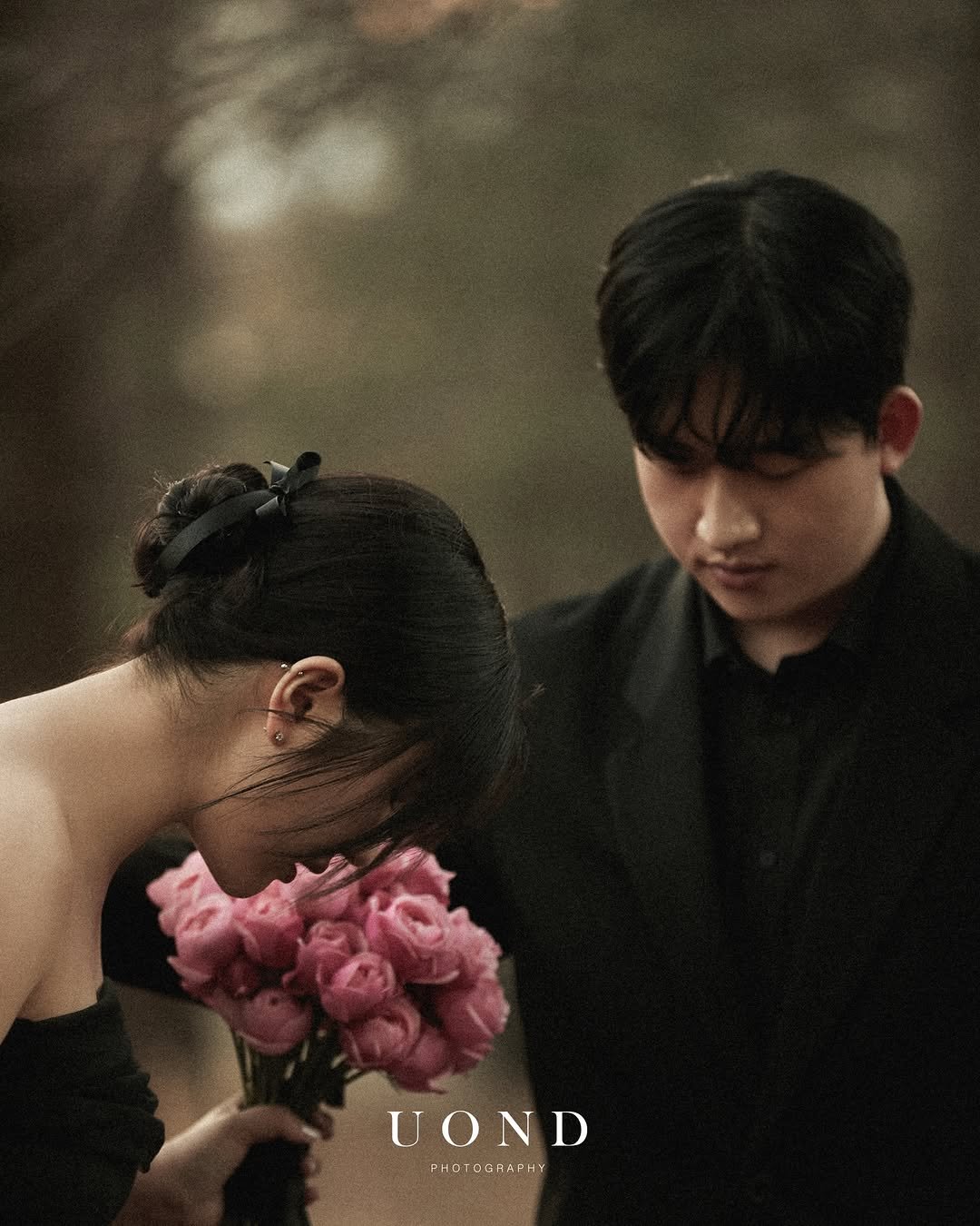 Photo shared by 유온드 on March 23, 2026 tagging @pangdisu_, @uzinik__, @hwa_jomi_, @8mk8, @verygoodwedding, @suavite_styling, @atelierlaurier_official, and @avenuejuno_wedding. May be an image of one or more people, poster and text that says 'UOND PHCTCG PHCTCGRAPHY'.