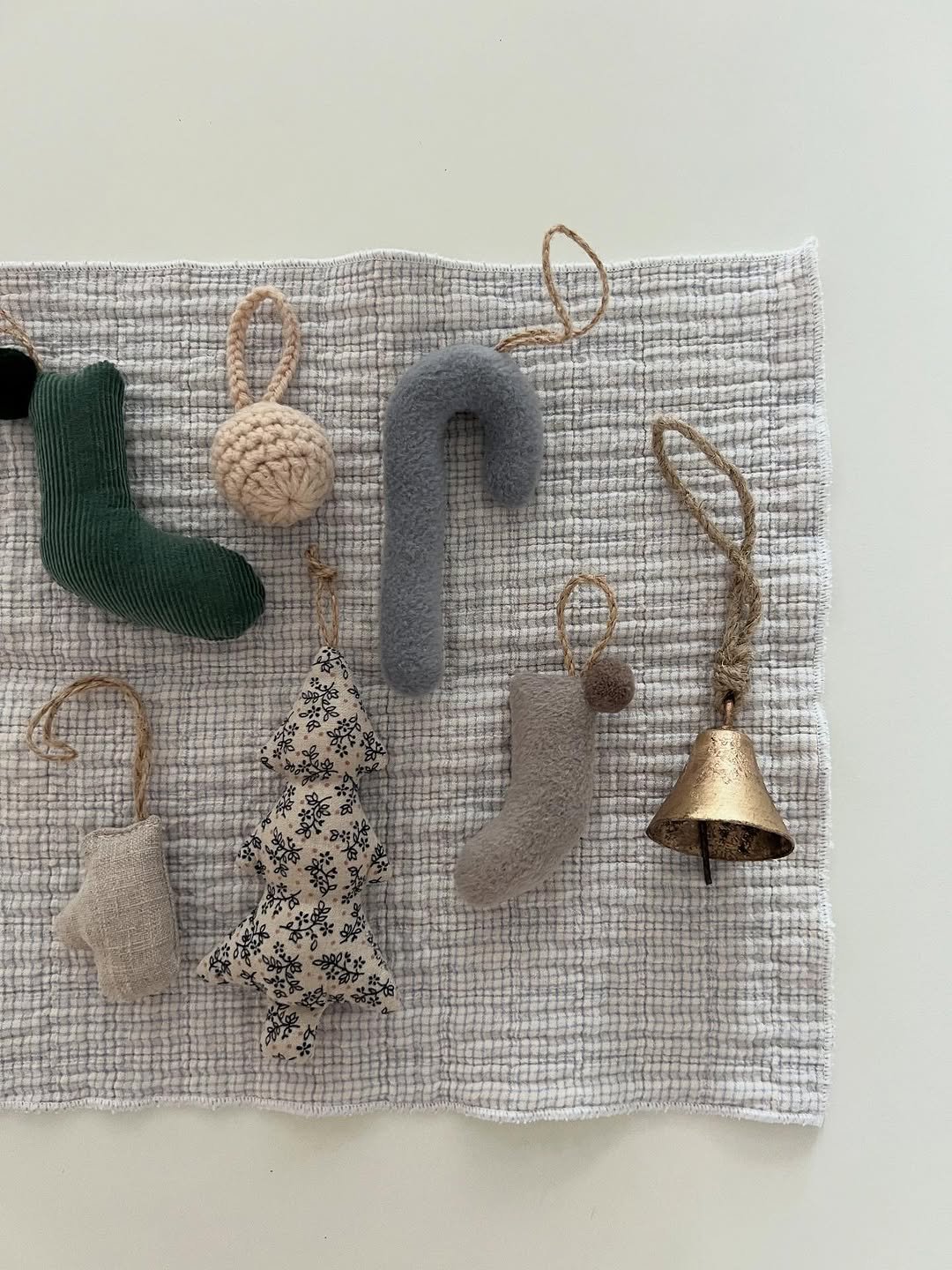 Photo shared by 유 어 메 세 지 on November 10, 2025 tagging @urmessage_.