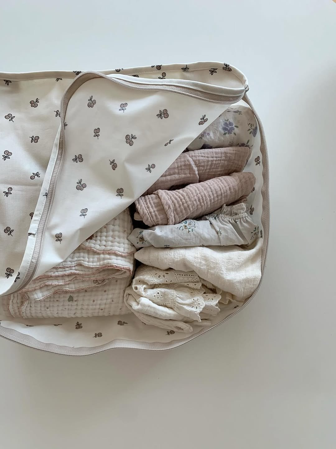 Photo shared by 유 어 메 세 지 on August 10, 2025 tagging @urmessage_. May be an image of towel, blanket, diaper and text.