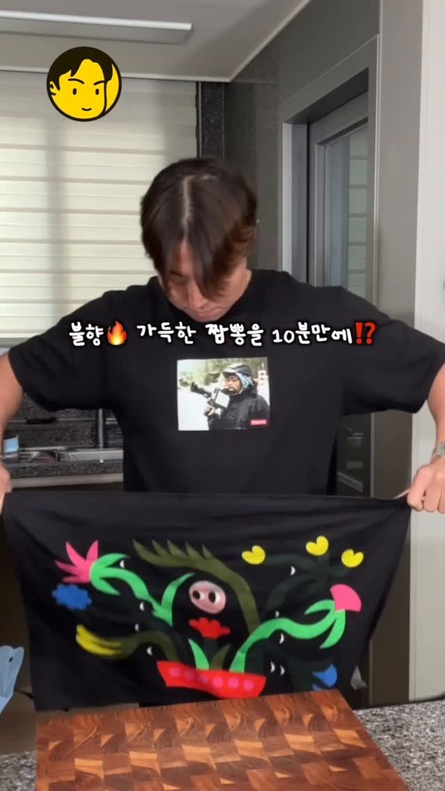 ursidecook 게시물 이미지: 🔥10분만에 불향 가득한 짬뽕 완성❤️‍🔥

냉동 해산물 해동하고
야채 왕창 넣고...