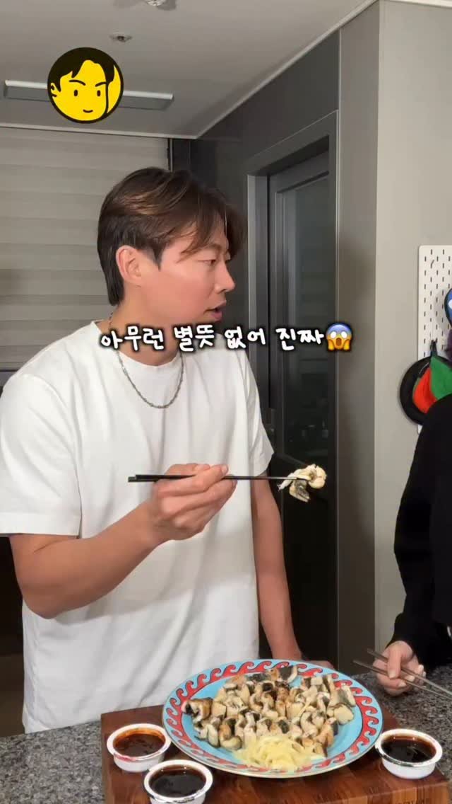 ursidecook 게시물 이미지: 진짜 아무 의도 없는데😱

장모님 둘째딸💪스테미너 보충용으로 
장어 좀...