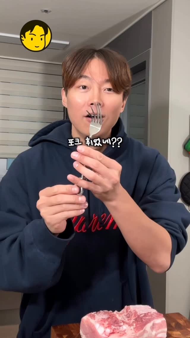 ursidecook 게시물 이미지: 겉바속촉 끝판왕👑🍖

오겹살은 칼로 앞뒤로 콕콕! 🔪
코스트코 몬트리올 시즈닝 솔솔...