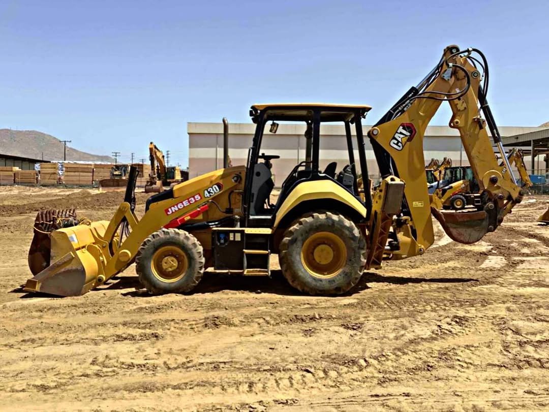 used_construction_equipment 게시물 이미지: 💥2 Backhoe Special💥

🚨2022 CAT 430🚨
⏳1,415 &...