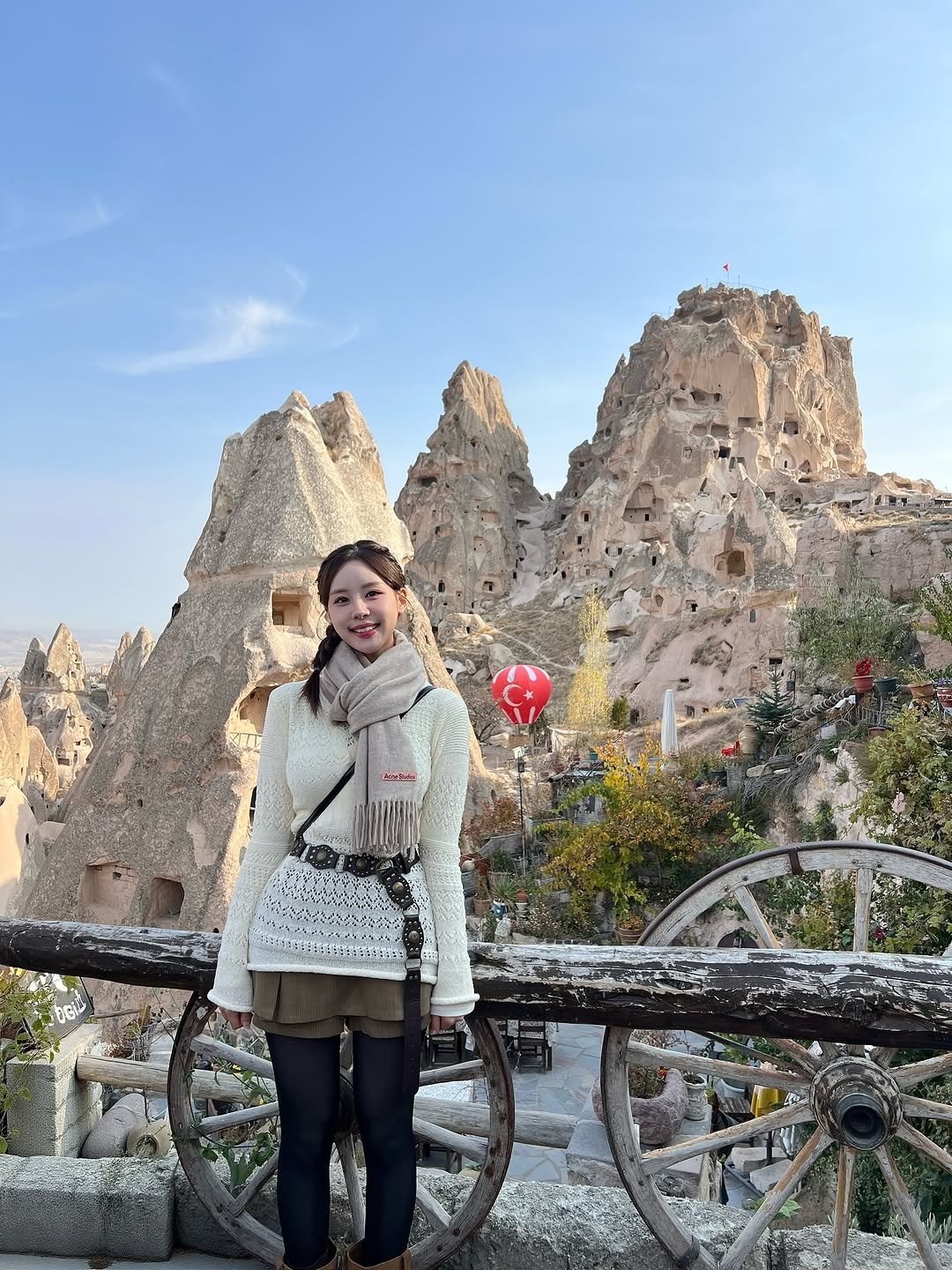 Photo by 김희수 on November 08, 2025. May be an image of castle, La Sagrada Familia, outdoors and text.