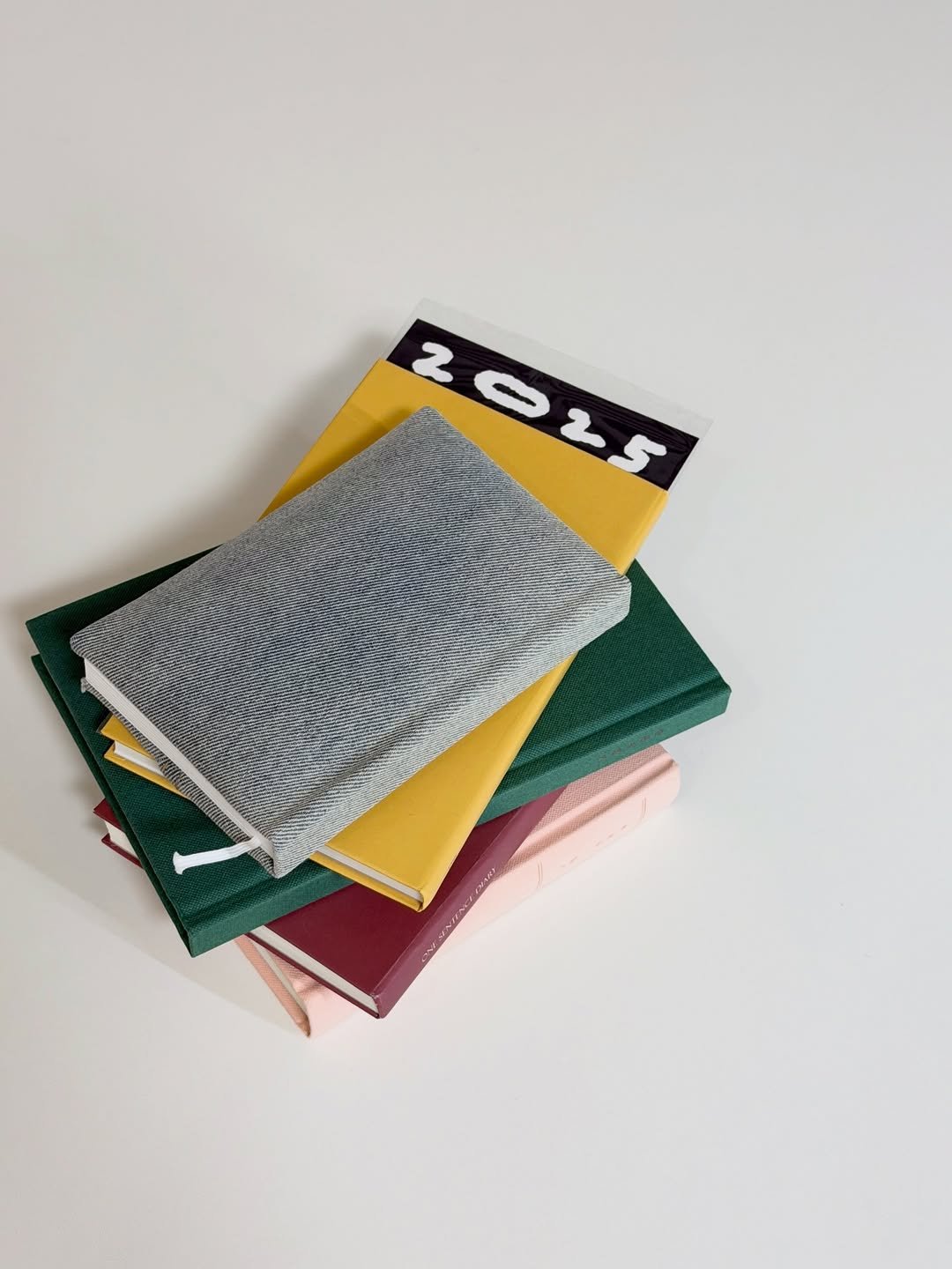 Photo by 김희수 on December 31, 2025. May be an image of matchbook, diary, book, saddle-stitched leather, napkin, mouse pad, bathmat, placemat and text.