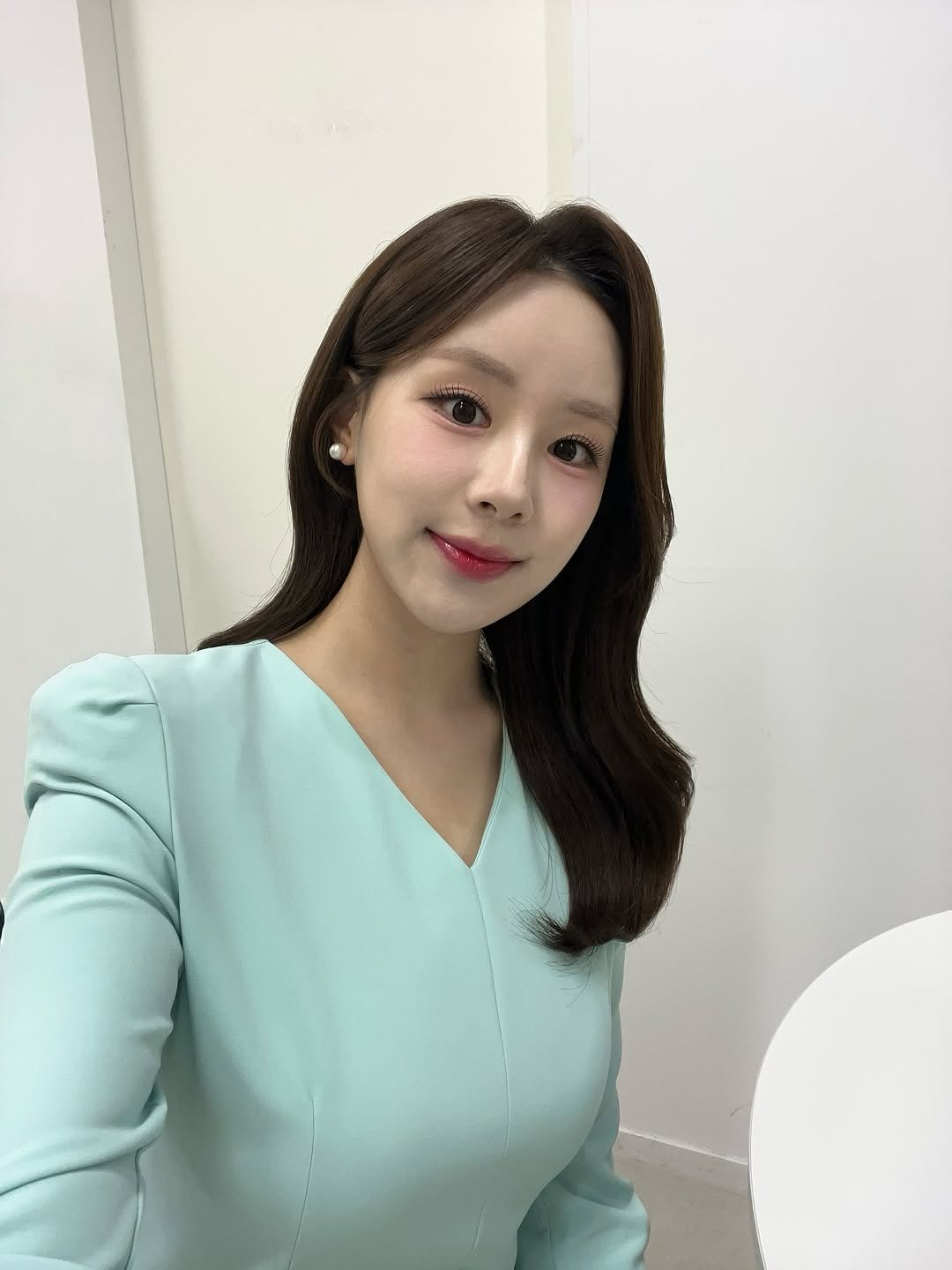 Photo by 김희수 on November 03, 2025. May be an image of one or more people, hair and text.