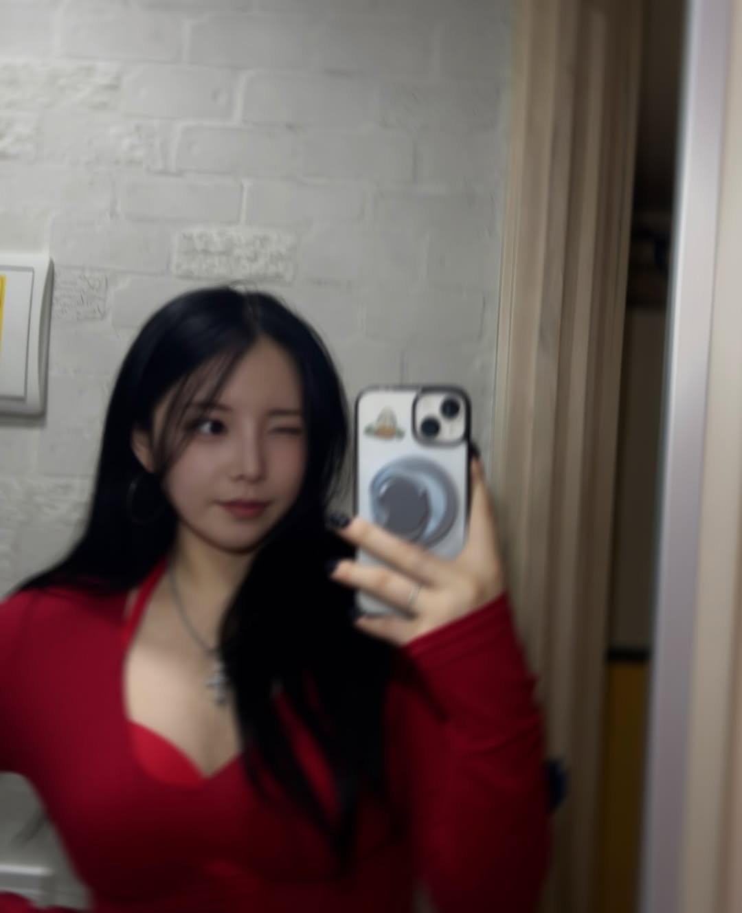 uuu_mk158 게시물 이미지: 태어나서 처음 입어보는 비키니
나는야 31세 기모뮹