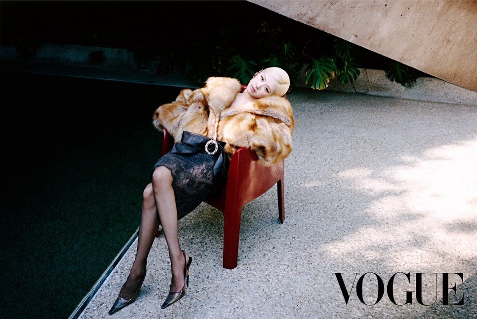 vampirehollie 게시물 이미지: ROSÉ for VOGUE KOREA 

fashion editor SHIN...