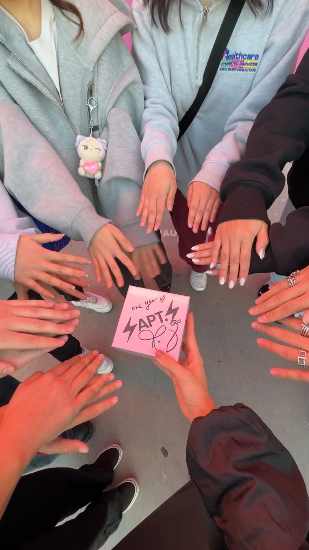 vampirehollie 게시물 이미지: APT. ✅ #rosiescavengerhunt