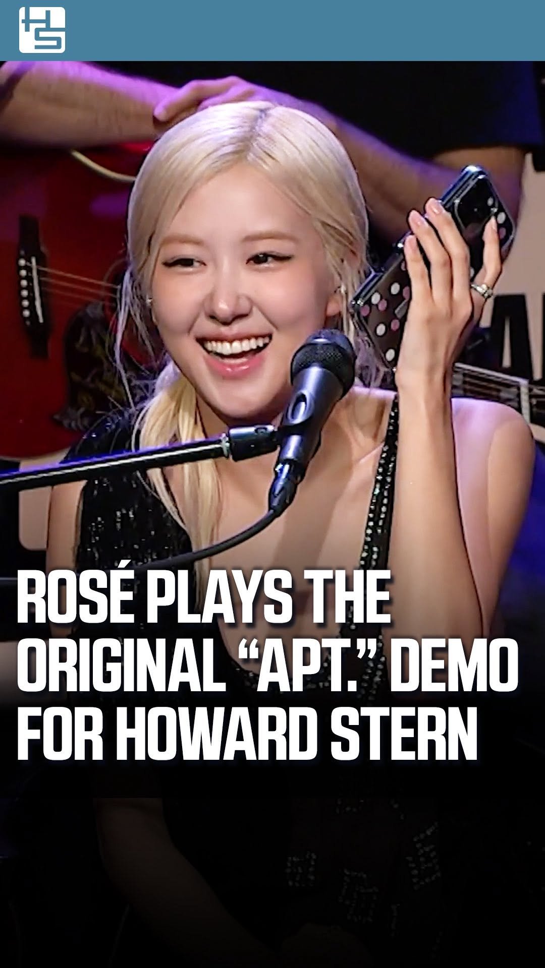 vampirehollie 게시물 이미지: @roses_are_rosie pulls out her phone to play...